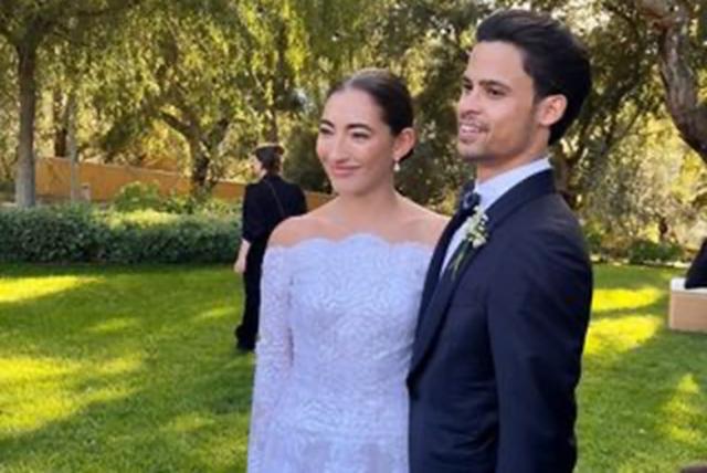 开云体育下载-相恋9年 穆里尼奥女儿大婚！“特殊一号”曾反对！