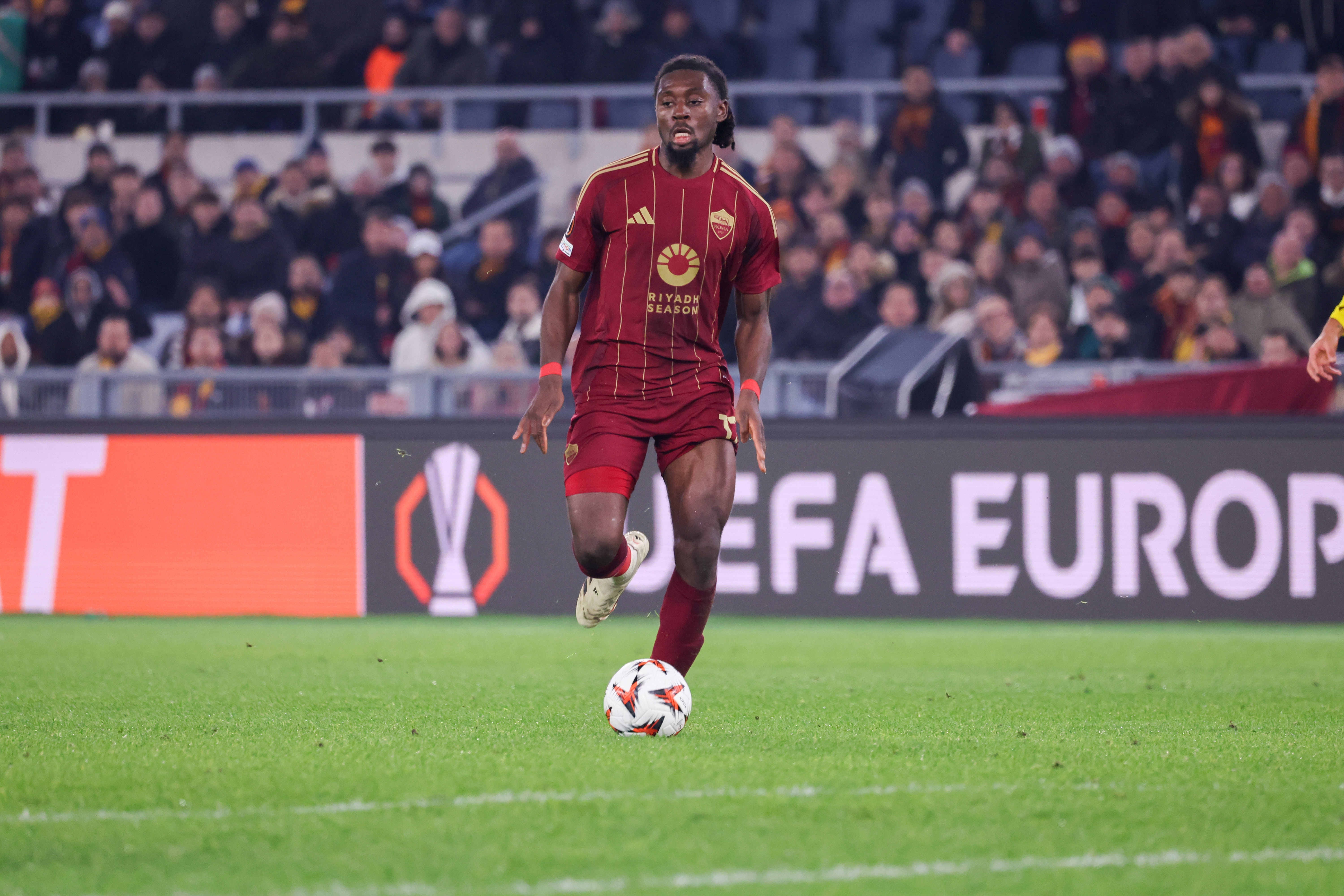 开云官网-记者：罗马中场科内在与米兰比赛中肌肉拉伤，预计伤缺一个月